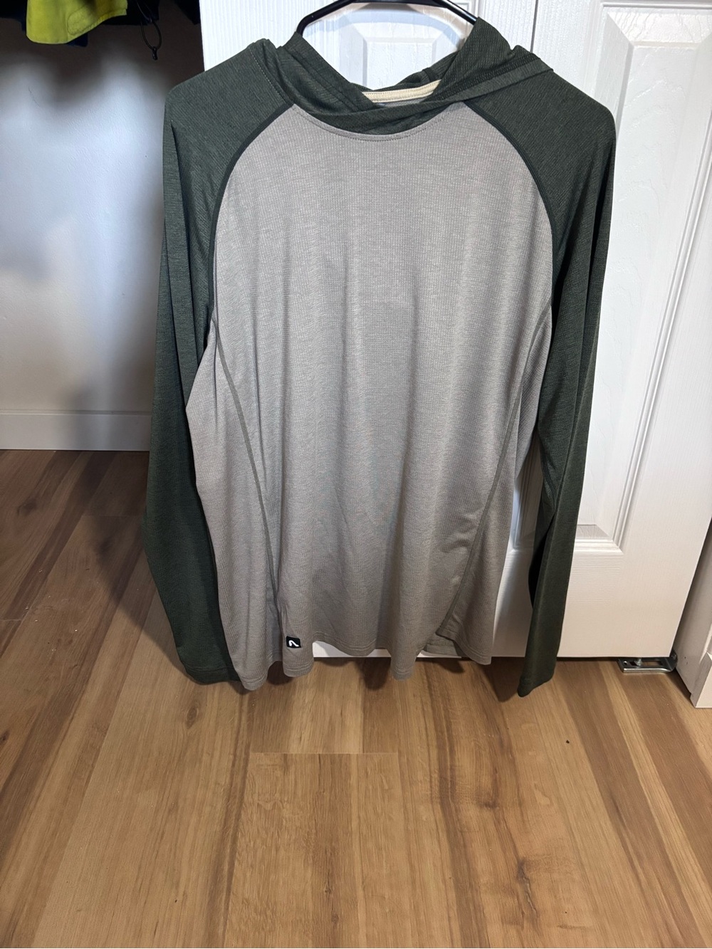 Men's fly low Lightweight Hooded Shirt - Gray & Olive
